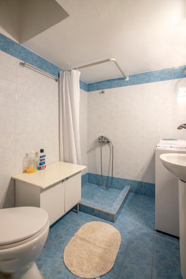 Blue & Red Apartment Athens Exterior photo